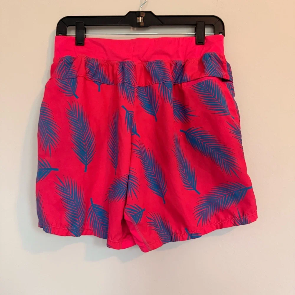 Treign Pink and Blue Feather Pattern Men’s 9” Athletic Shorts